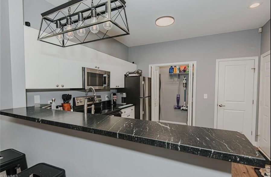 Building Photo - 302 Campus Walk Trl