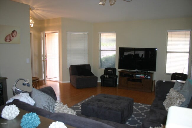 Building Photo - 4827 E Mossman Rd