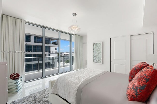 Building Photo - 3737 Collins Ave