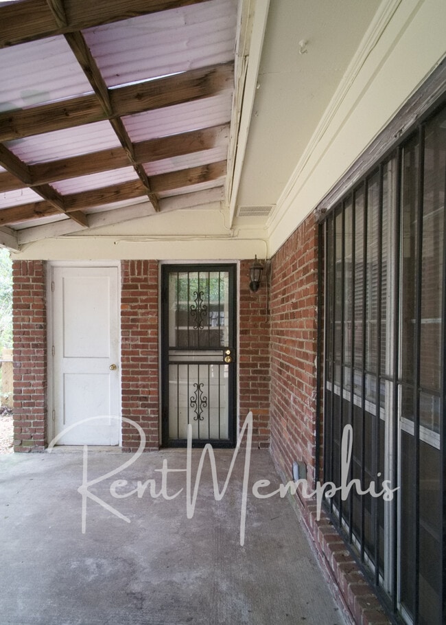 Building Photo - 5664 Hinton Pl