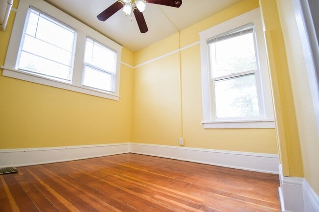 Building Photo - CLE-4637