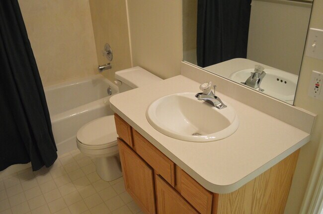 Building Photo - Huge Orem Home in Great Location