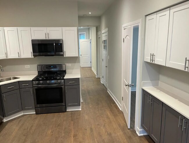 Building Photo - 2729 S Harding Ave