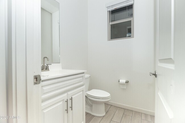 Building Photo - 6018 W Hartford Ct