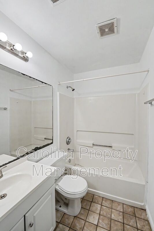 Building Photo - 9535 University Terrace Dr