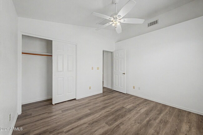 Building Photo - 3103 N Meadow Ln