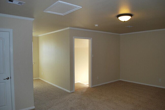 Building Photo - 5629 Dolores St