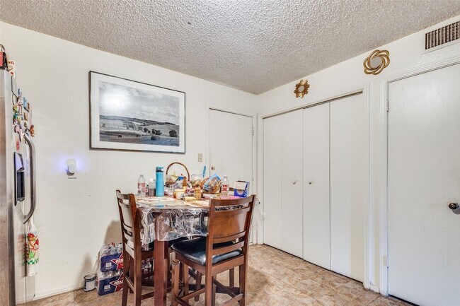 Building Photo - 3071 Olympia Dr