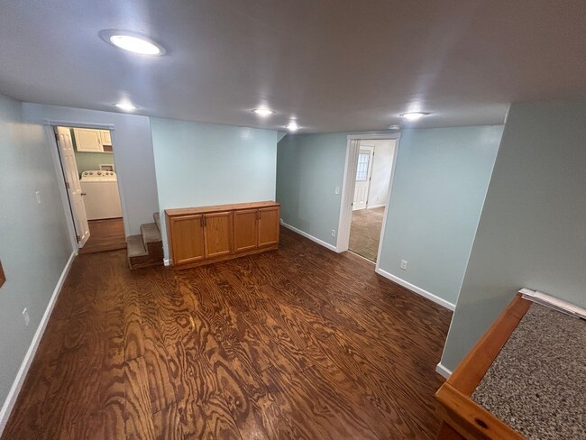 Building Photo - 3-Bedroom Home in Carrick on Private Street