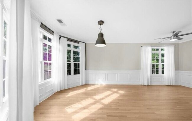 Building Photo - 164 Greenview Dr