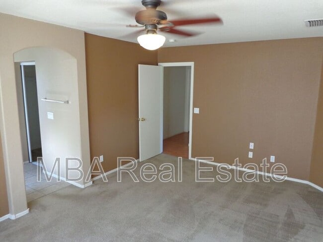 Building Photo - 5517 S 11th Pl