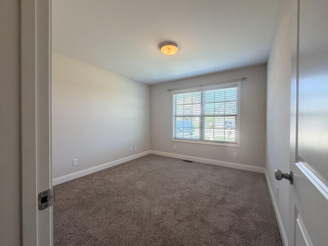 Building Photo - 1140 Orchard Dr