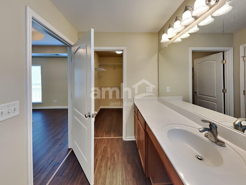 Building Photo - 1442 Saddle Brk