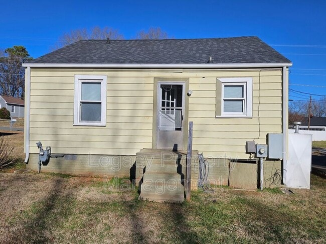 Building Photo - 1819 Wood Ave