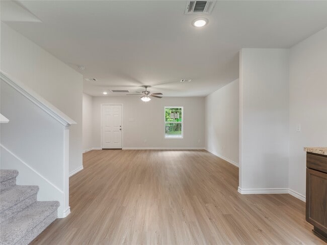 Building Photo - 304 N Orange St