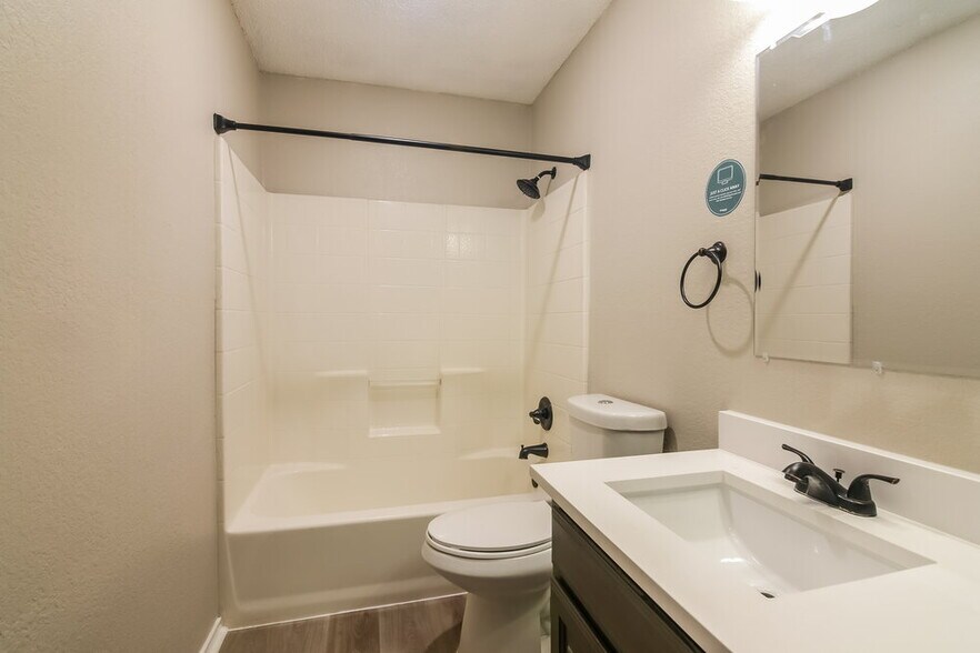 Building Photo - 512 Arbor Ln