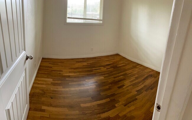 Bed - 1990 W 17th Ave