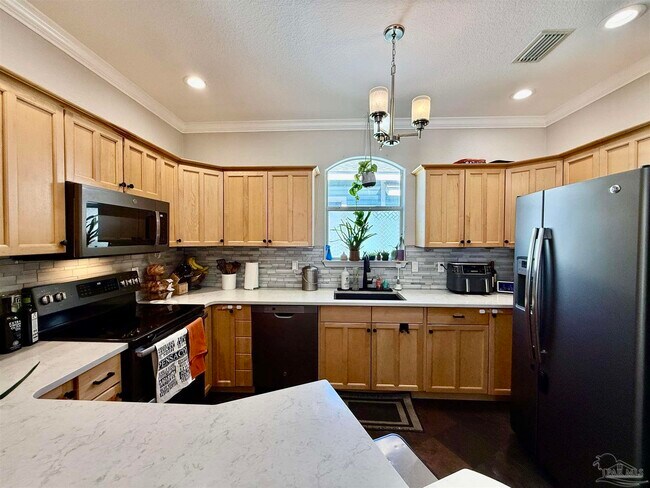 Building Photo - 1313 E Strong St