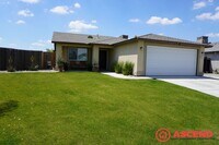Building Photo - Spacious 4 Bed, 2 Bath Home with Garage in Bakersfield