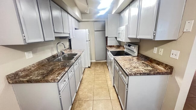 Building Photo - 6008 W Townley Ave