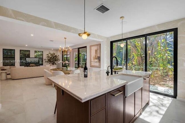 Building Photo - 2330 Overbrook St