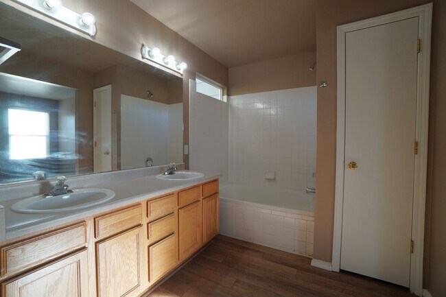Building Photo - 3411 MacGregor Dr