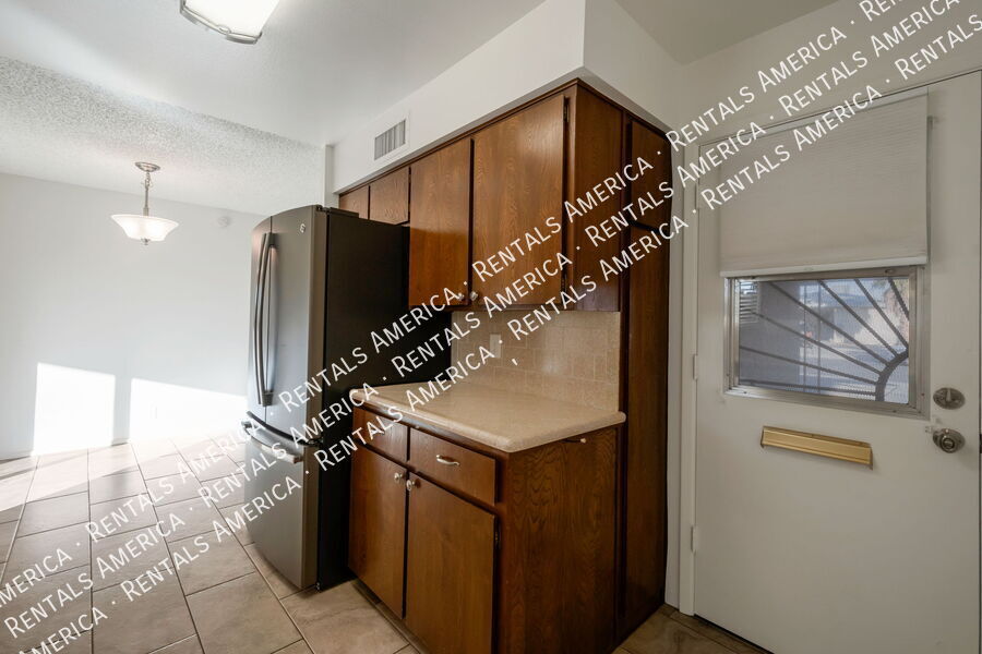 Building Photo - 626 N 62nd St