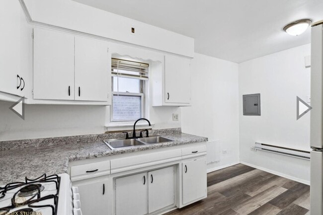 Building Photo - 1208 S 49th Ct