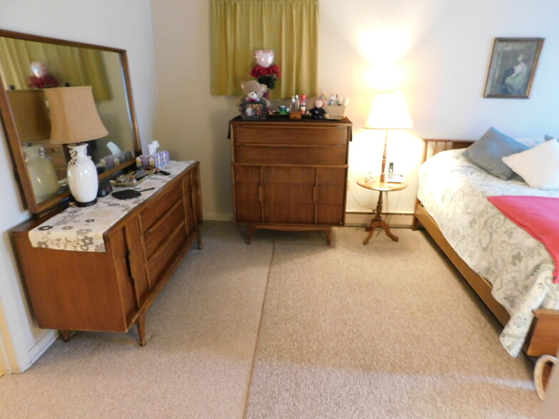 Bedroom - 1553 W Grandview Blvd