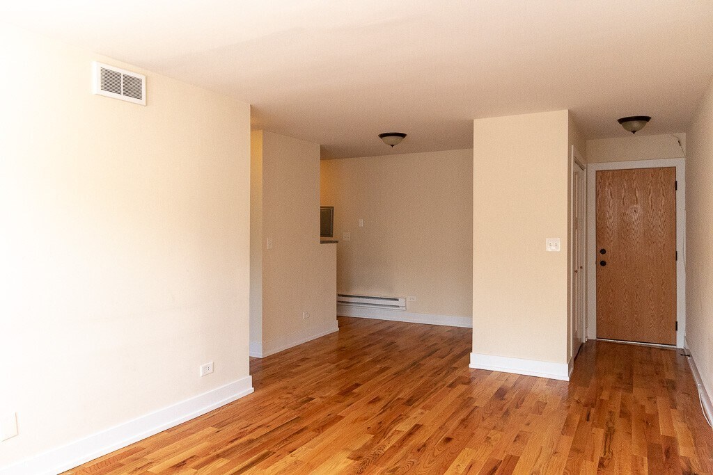Building Photo - 557 W Arlington Pl