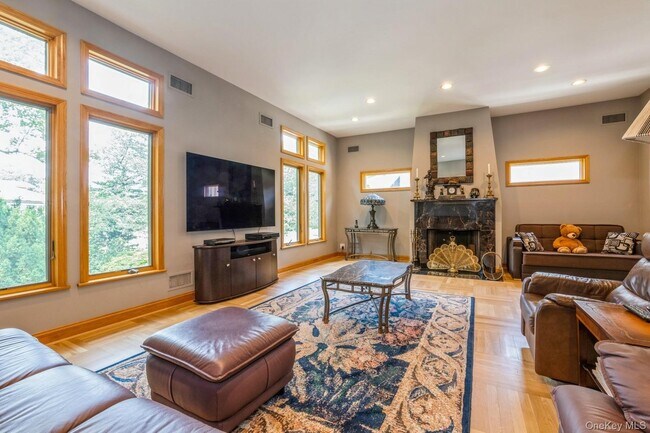 Building Photo - 196-15 Como Ave