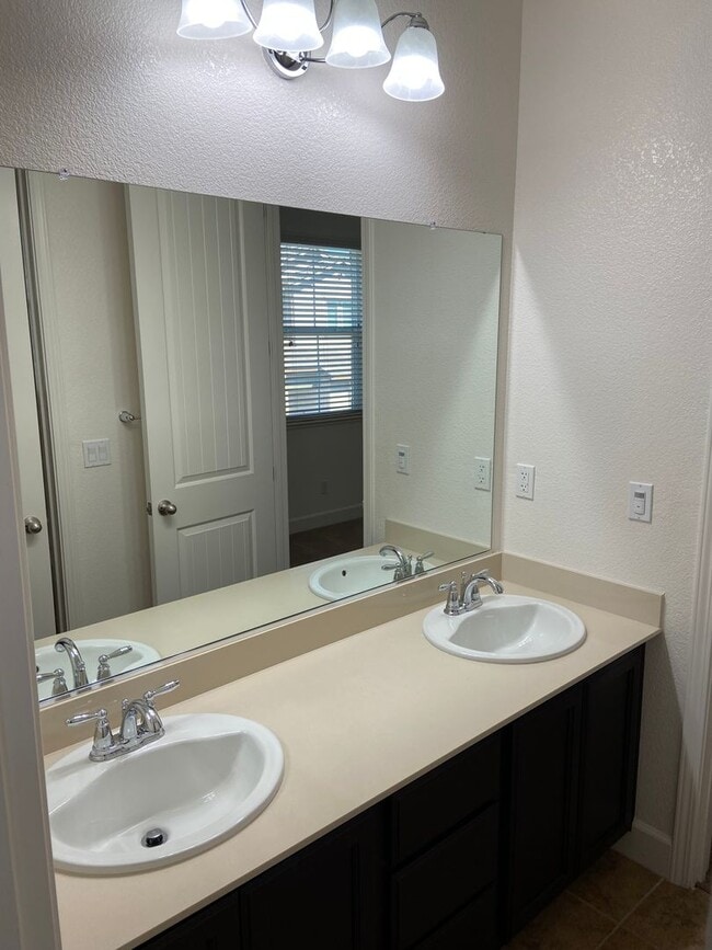 Building Photo - Turnstone Community off Iron Point & Prairie City. 4 Bdrm, 3 Bath - Walk to nature trails, park, ...