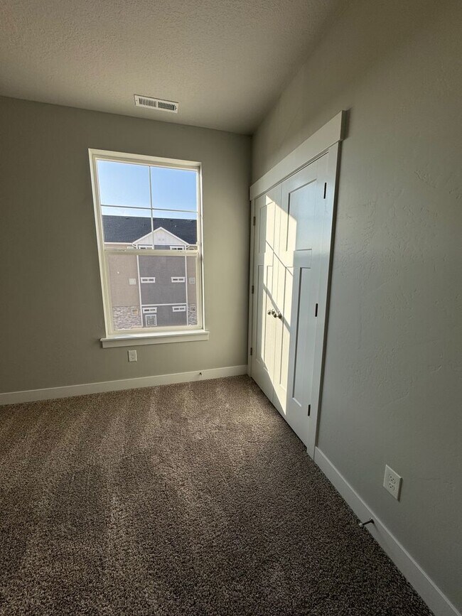 Building Photo - Condo in the Lehi Exchange Community!! 3 bed/2bth 1 car Garage!!!