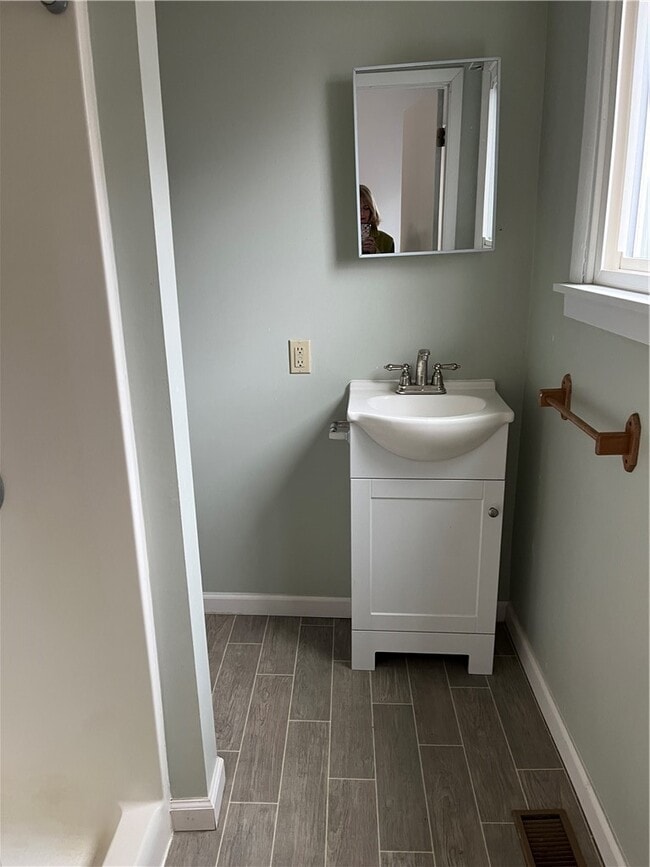 Building Photo - 722 Seneca Pl