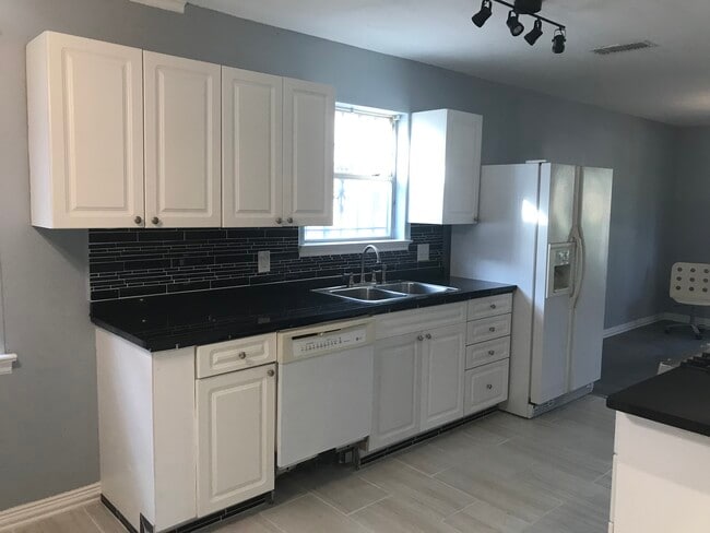 Kitchen - 3873 Rugged Cir