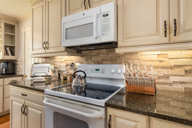Building Photo - Waterfront Property