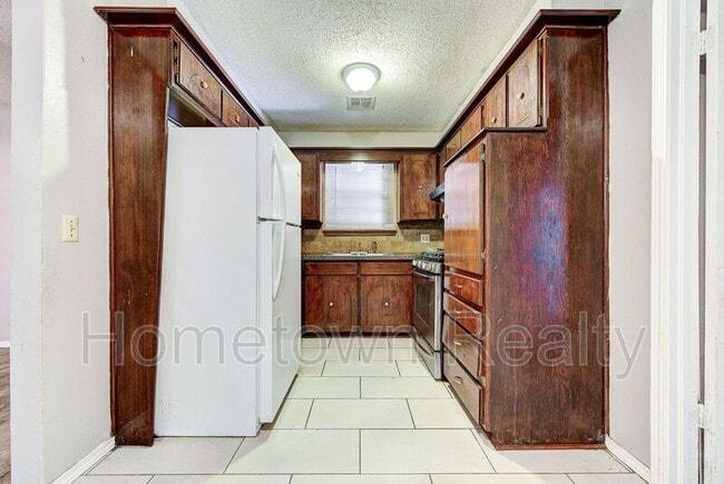 Building Photo - 5216 Creekwood Terrace