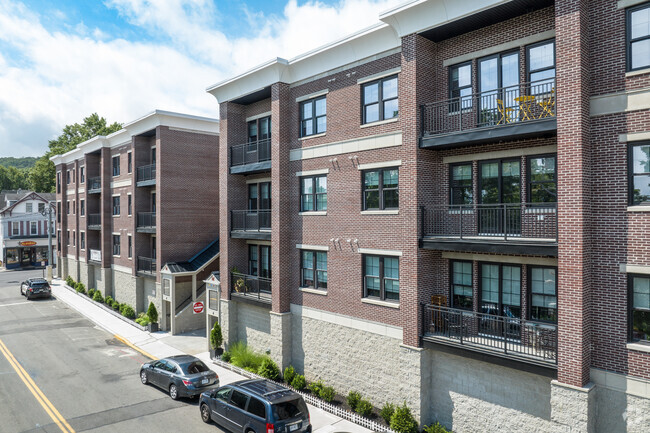 Building Photo - Montclare Luxury Apartments