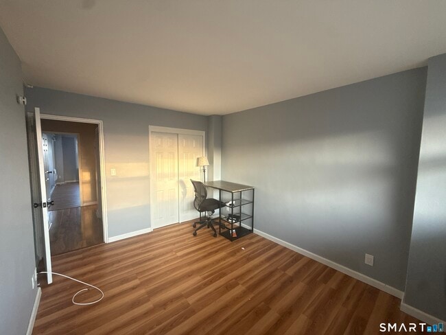 Building Photo - 71 Strawberry Hill Ave