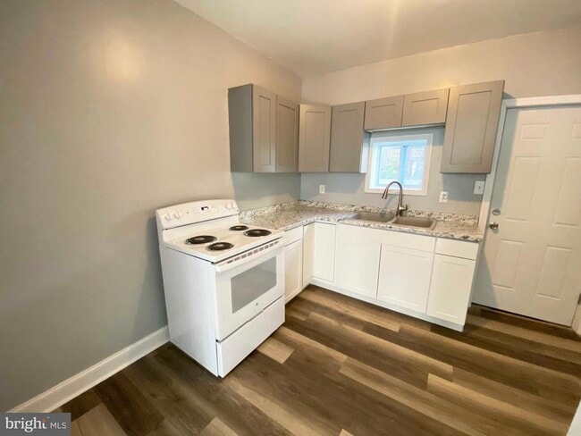 Building Photo - 3050 Hartville St