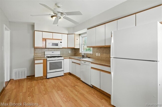 Building Photo - 25301 Ford St