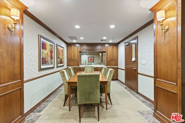Building Photo - 10520 Wilshire Blvd