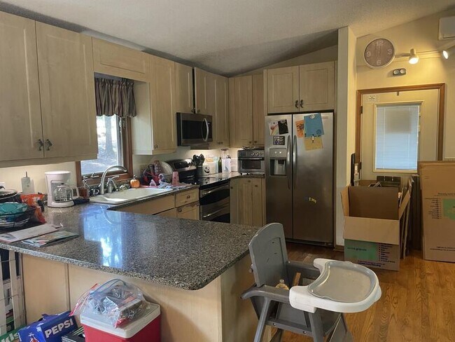Building Photo - 122 Cedar Creek Cir