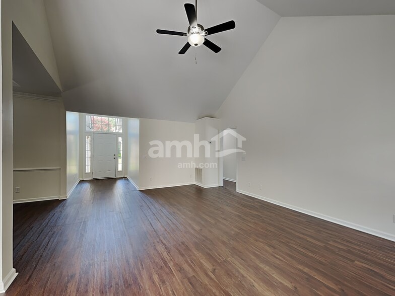 Building Photo - 14 Arbordale Ln