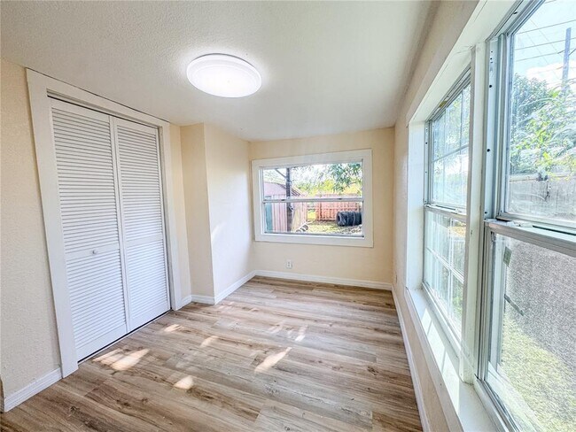 Building Photo - 2017 Hemlock St