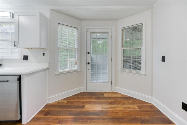 Building Photo - 61 Powers Ferry Rd