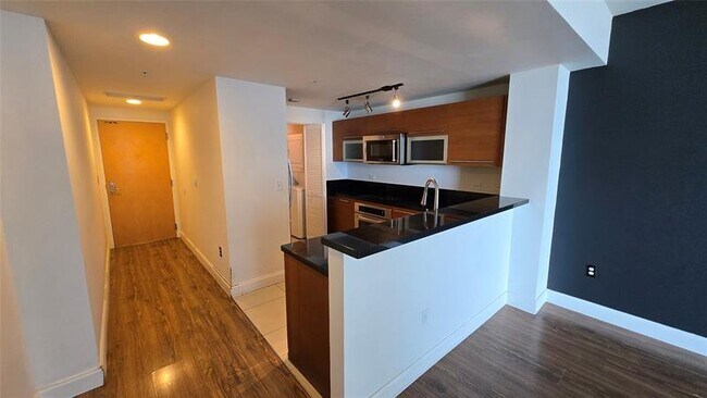 Primary Photo - 244 Biscayne Blvd