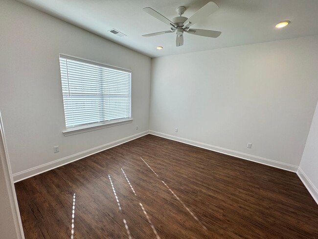 Building Photo - 3BR/3.5BA For Rent in South Grove