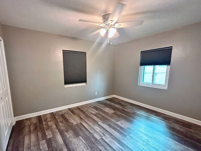 Building Photo - Renovated Home with Open Layout and Prime ...