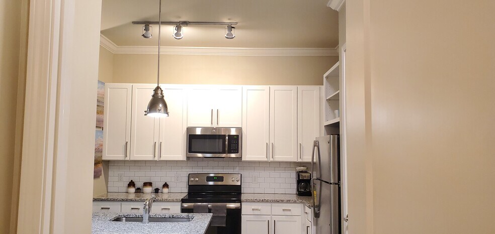 Building Photo - 330 Ardmore Circle NW